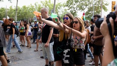 Anti-tourism protesters target diners with water guns in Barcelona