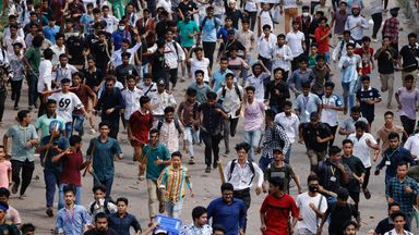 Bangladesh: Dozens injured in violent clashes over jobs reserved for veterans' families