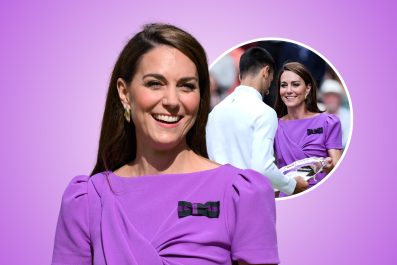 Moment Princess Kate Received Regal Bows Goes Viral