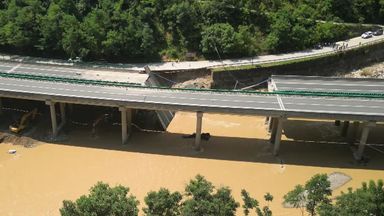 China bridge collapse: Desperate search for 30 people still missing - but time has surely run out