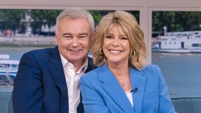 Eamonn Holmes still wearing wedding ring almost 2 months after Ruth Langsford split