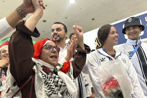 Palestinians Greeted in Paris, Decry Games' 'Double Standards' on Israel