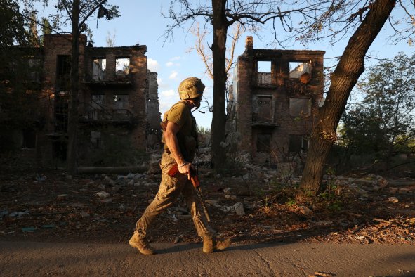 Russia Seizes Town Amid Wave of Front-Line Advances