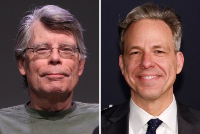 Stephen King Calls Out CNN Anchorâ'Did He Lose a Bet?'