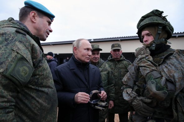 Russian Soldiers Could Earn Nearly as Much as Putin in Ukraine War