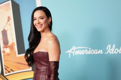 Katy Perry Gives Honest Response to Fan Asking Her to Foot the Bar Tab