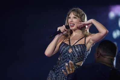 Taylor Swift Calls Out Fan Mid-Concert for Wearing the Same Outfit