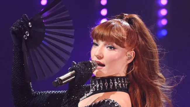 Girls Aloud star Nicola Roberts ‘engaged as she reveals huge ring on stage’