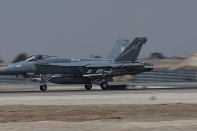 US Fighter Jets Reach Middle East Armed With Warning for Iran