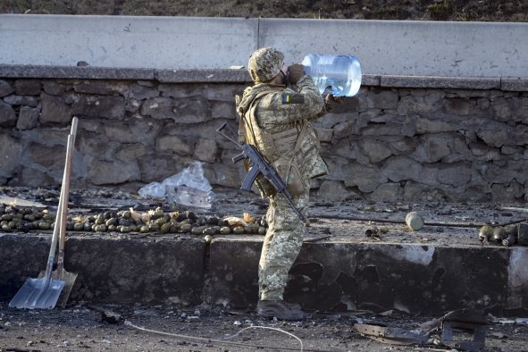 Russian Troops Drinking from 'Stagnant Puddles' amid Water Shortage: UK