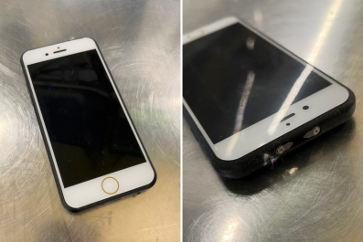 What Looks Like an Innocent iPhone Was Confiscated by TSAâCan You See Why?