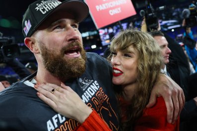 How Taylor Swift and Travis Kelce Reportedly Make Their Long Distance Relationship Work