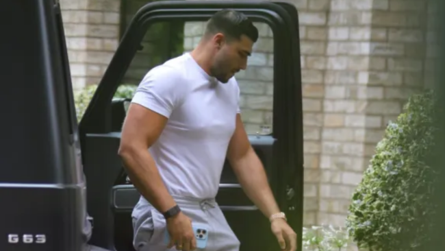 Tommy Fury arrives home ‘fighting to get Molly-Mae Hague back’ as she clears out belongings