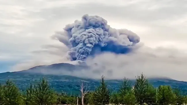 Volcano erupts after 7.0-magnitude earthquake, triggering ‘code-red’ for planes