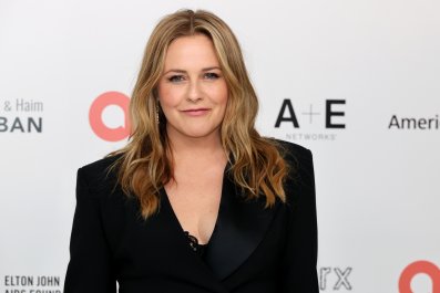 Alicia Silverstone Says She's 'Alive and Well' After Eating Poisonous Berry