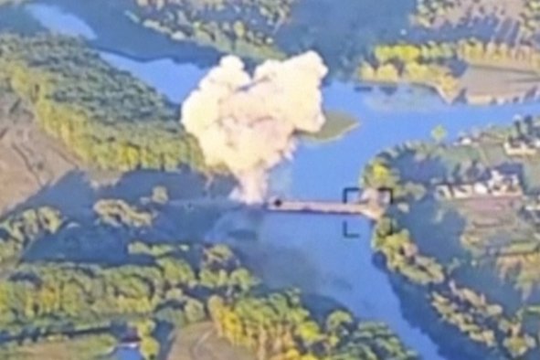 HIMARS Strikes Obliterate Russian Pontoon Bridges on Kursk River