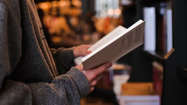 World’s worst thief puts stealing on hold to read a book