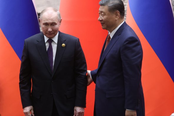 Russia's Oil Exports to China Plunge After Putin's Visit With Xi