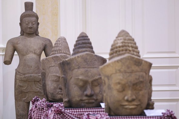 Cambodia Celebrates Return of Artifacts From New York's Met