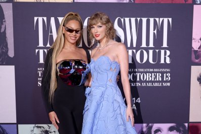 Who Is Performing at the DNC Tonight? Taylor Swift and BeyoncÃ© Are at The Top of Fan Theories