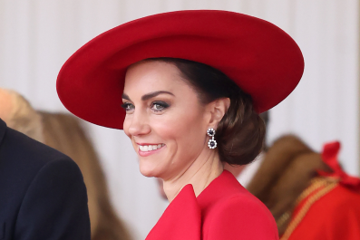 Princess Kate's 'Killer Curtsy' Caught on Camera