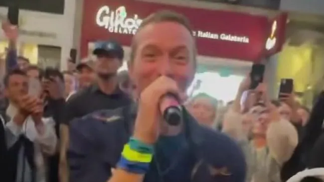 Coldplay freak people out with ‘barefoot’ street performance of ‘same song 5 times’