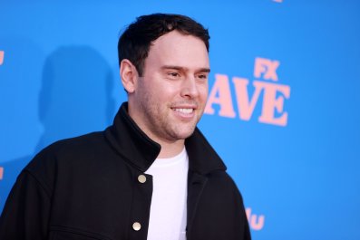 Taylor Swift Fans Eviscerate Scooter Braun After He Jokes About Her Rhode Island Party