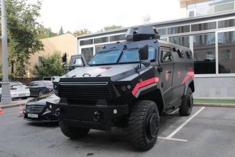 Chinese Armored Car Shows Up on Russian Streets