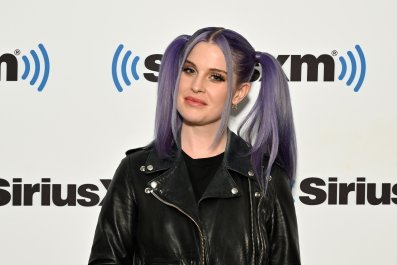 Kelly Osbourne To Quit U.S. Over School Shootings