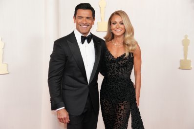 Kelly Ripa Shares Why Mark Consuelos Was So 'Irritating' During Her 1st Pregnancy