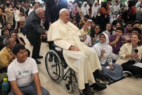 Pope Francis Calls on Indonesia to Battle Extremism