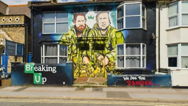 House with bizarre mural mocking Prince William and Prince Harry is on the market for £425,000