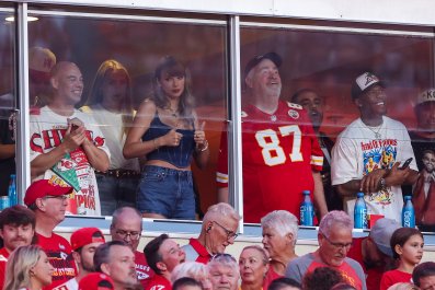 Why A Chiefs Fan's Incredible Moment With Taylor Swift Is Going Viral