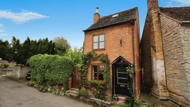 This house could be yours for £175,000 — but the toilet isn’t where you’d expect