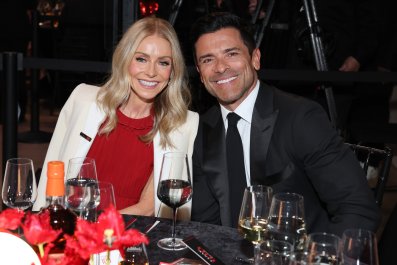 Why Are Kelly Ripa's Kids Giving Her the Digital Cold Shoulder?