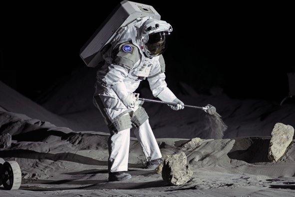 European Astronauts Train for Future Moon Missions in Lunar Simulator