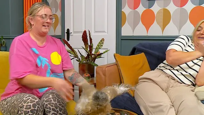 Gogglebox viewers thrown by Izzi and Ellie Warner’s unusual pet