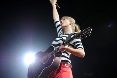 Man Has Wildly Bizarre Reaction After Buying $4,000 Autographed Taylor Swift Guitar