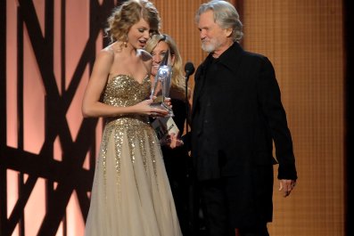 Taylor Swift's Kind Words About The Late Kris Kristofferson Revealed