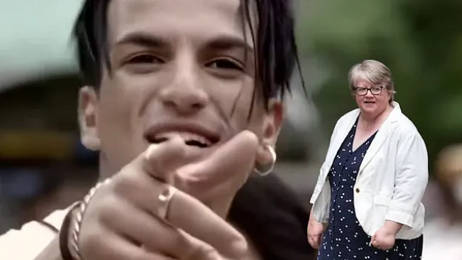 Peter Andre serenades Thérèse Coffey with this classic hit