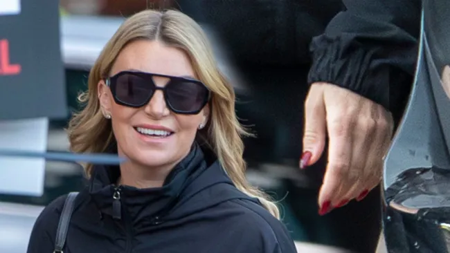 Smiling Billi Mucklow ditches wedding ring after split from husband Andy Carroll