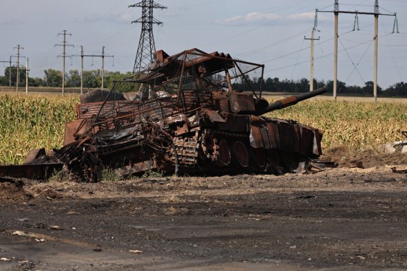 Ukrainian 'Dragon' Drone Destroys Russian Tank With Molten Thermite